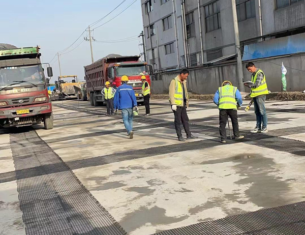鱼台老材料的新故事：玻璃纤维土工格栅如何在‘白改黑’浪潮中重获新生？